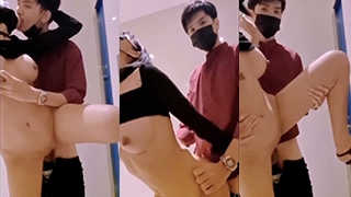 Teman Kantor Sangean Ngewe di Toilet