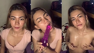 Nyepongin Dildo Ungu