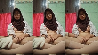 ABG SMA Yuva BDSM Seragam Sekolah Gesek Itil Colmek 2