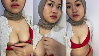 Hijab Auyiya Viral Pamer Bra Baru